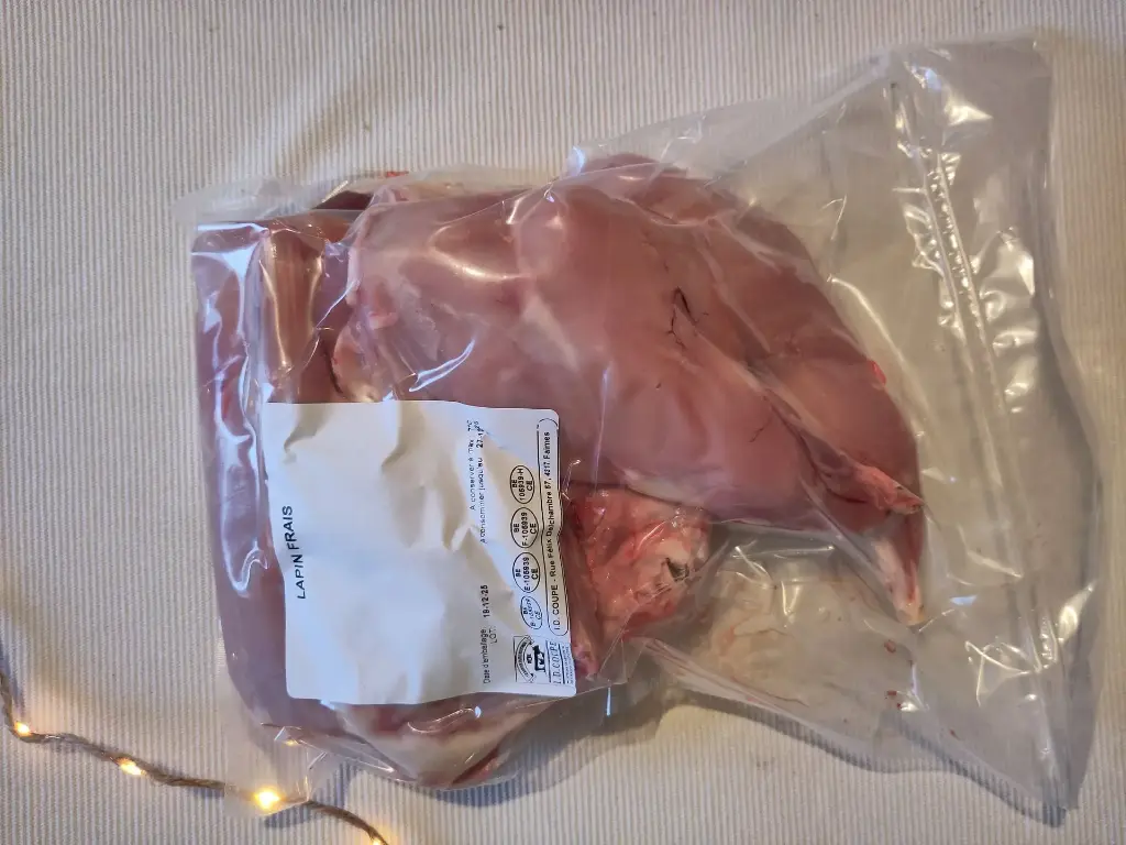 Lapin entier découpé